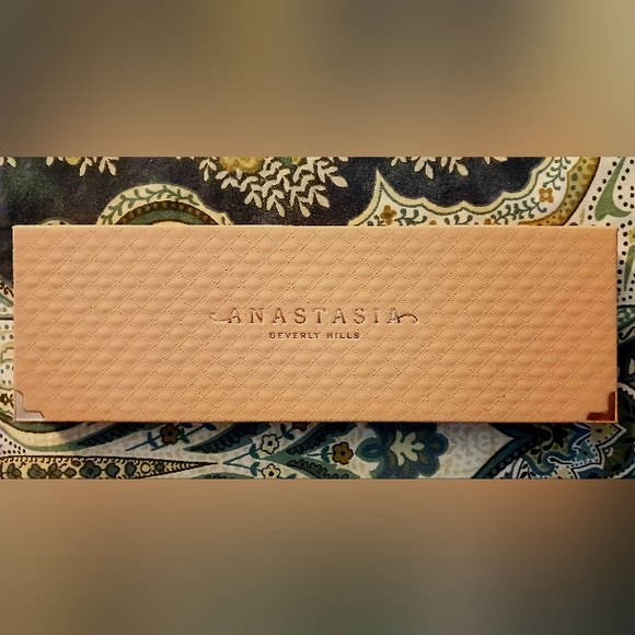 Anastasia Beverly Hills Eyeshadow Pallet - Picture 4 of 4
